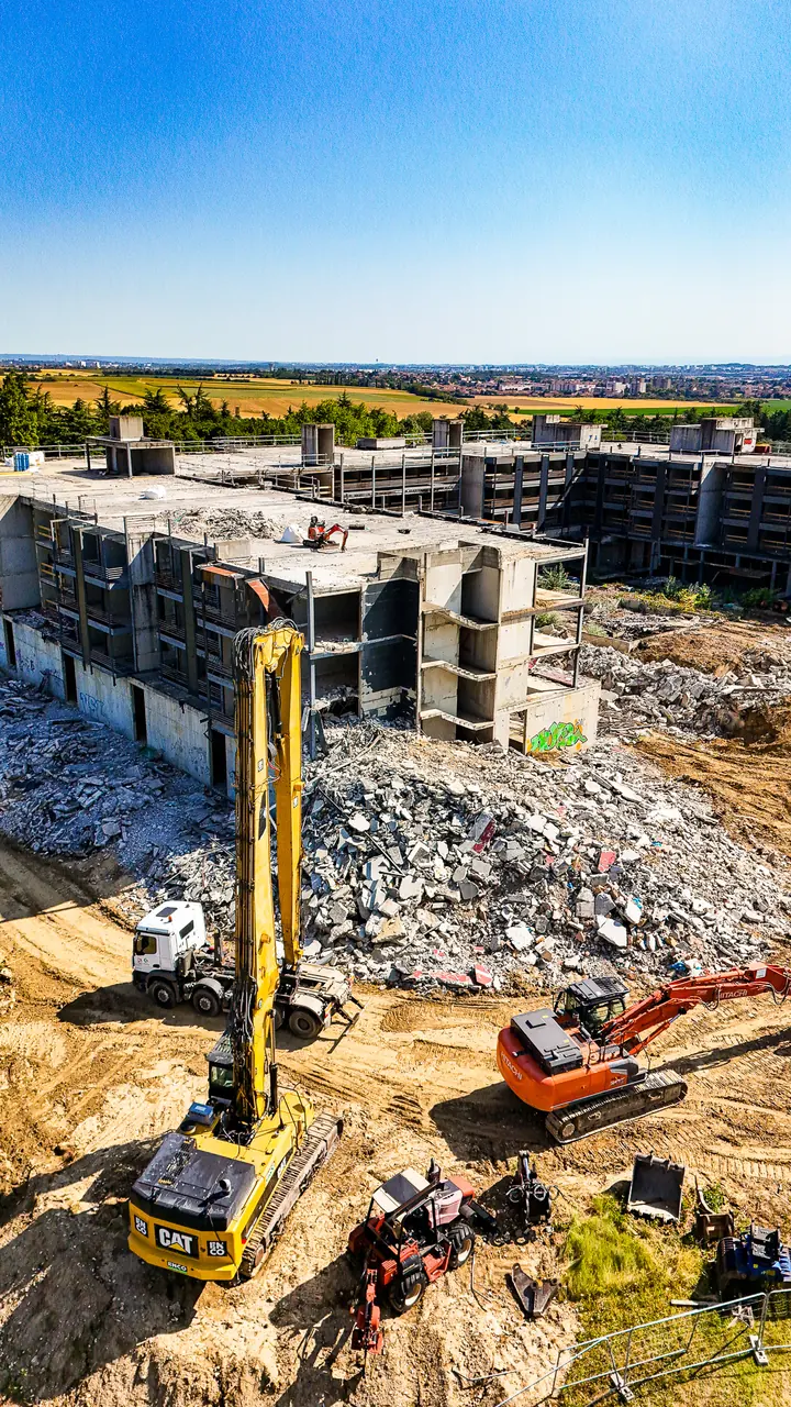 Suivi de chantier de démolition filmé par drone